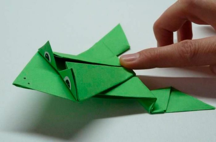 Как сделать открывающиеся рот лягушки из бумаги своими руками
